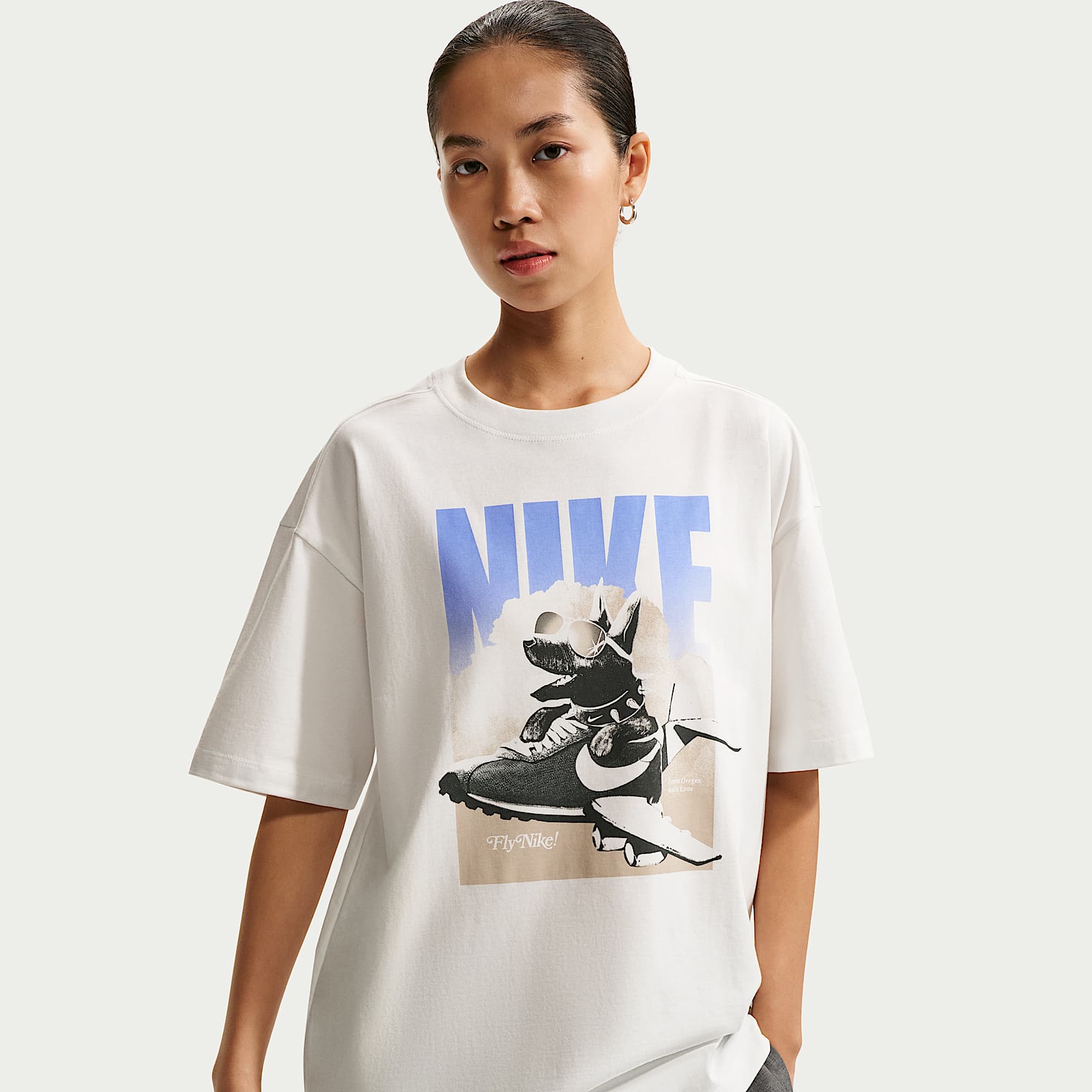 NIKE公式】ナイキ スポーツウェア ウィメンズ グラフィック Tシャツ
